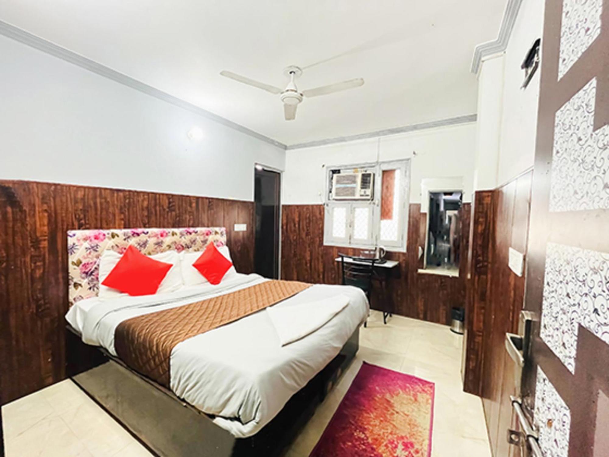 Hotel Commodo - Near Dhaula Kuan نيودلهي المظهر الخارجي الصورة