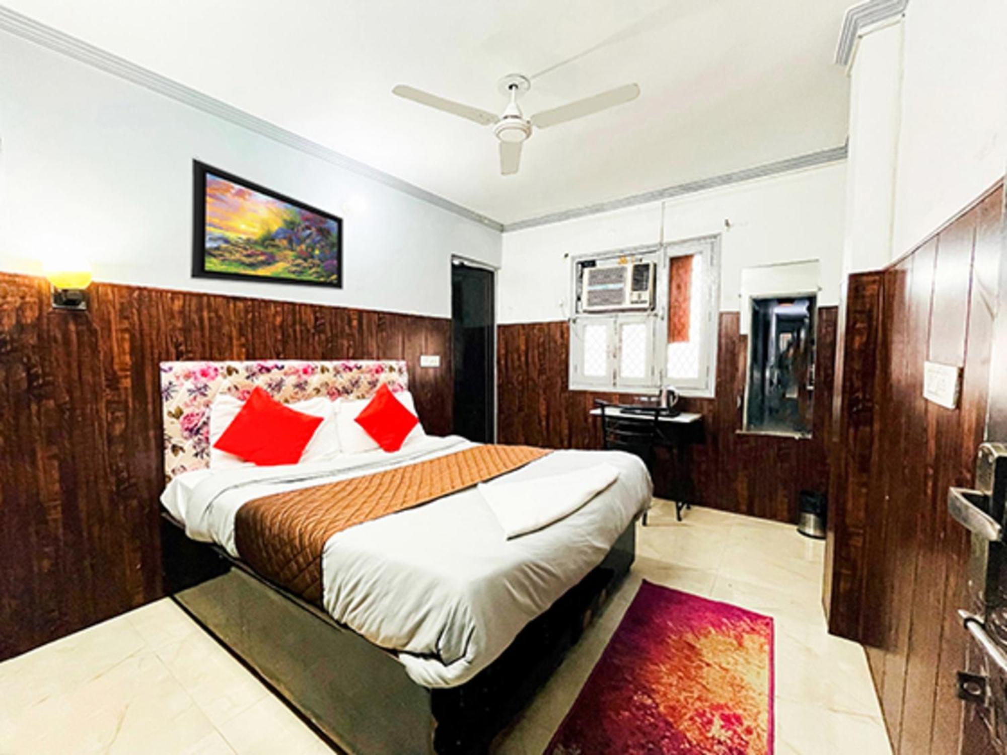 Hotel Commodo - Near Dhaula Kuan نيودلهي المظهر الخارجي الصورة