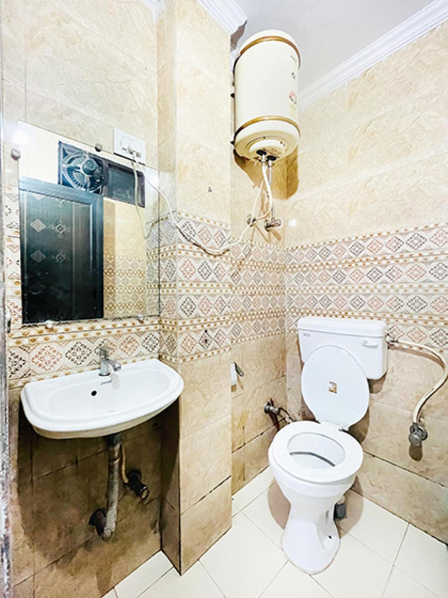 Hotel Commodo - Near Dhaula Kuan نيودلهي المظهر الخارجي الصورة