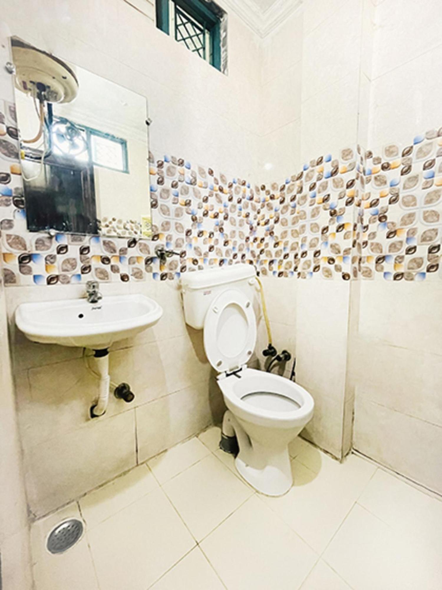 Hotel Commodo - Near Dhaula Kuan نيودلهي المظهر الخارجي الصورة